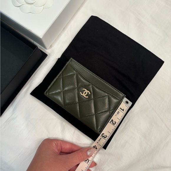 CHANEL card case (green) with Rue Cambon packaging - Picture 7 of 8